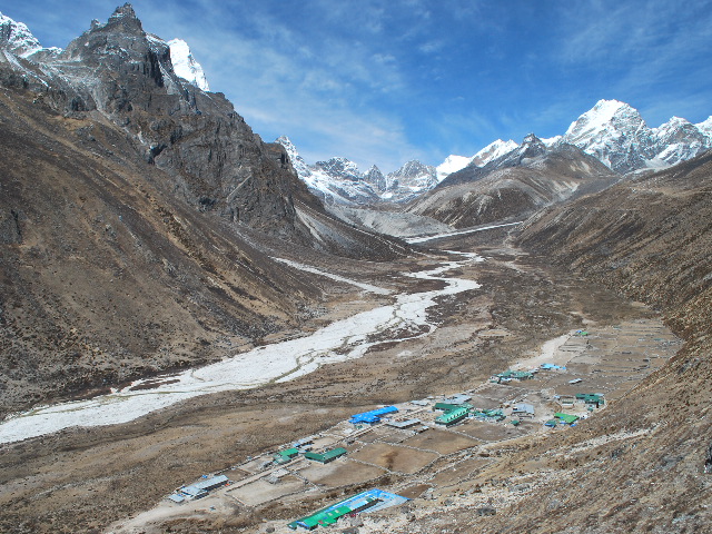 Pheriche (4200 m) News  17  Nepal  invisible